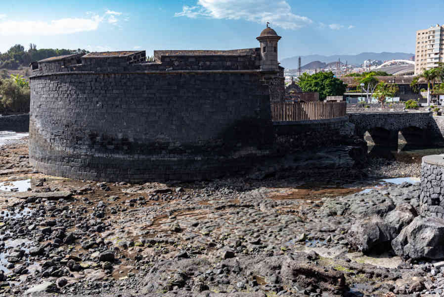 Tenerife 043 - Santa Cruz de Tenerife - castillo de San Juan Bautista.jpg